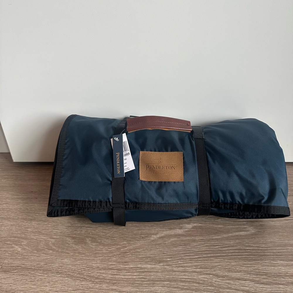 Pendleton Navy and Multicolor Roll-Up Blanket - Picture 4 of 7